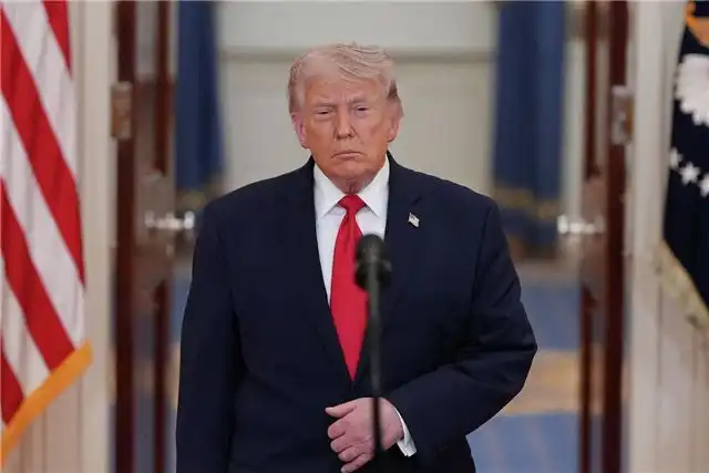 WSJ - Трамп несколько часов яростно ругал команду после сбития истребителя F-15E Ираном