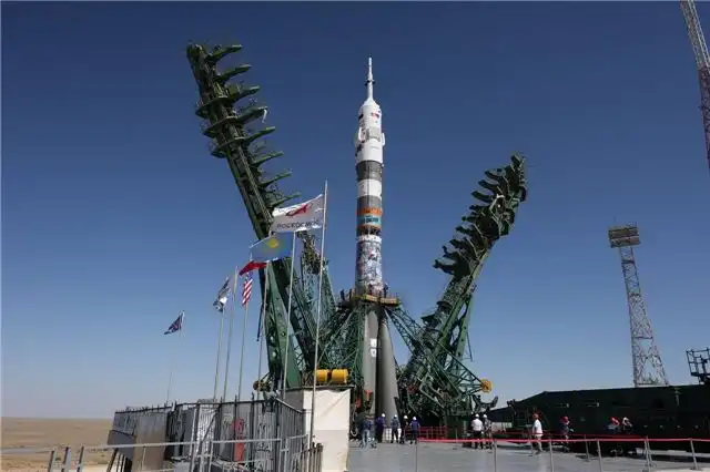 Ракету Союз-2.1а с пилотируемым кораблем Союз МС-29 подняли на старт Байконура
