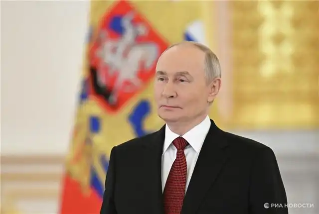 Путин дал задание изучить возможность приобретения флота для дноуглубительных работ на Северном морском пути