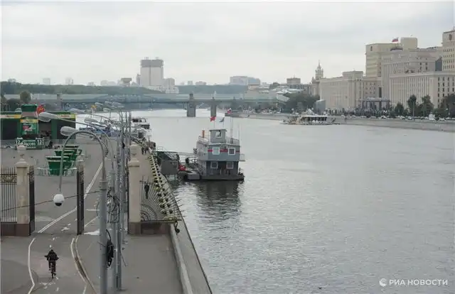 Мастера Комплекса городского хозяйства успешно восстановили два причала в столице