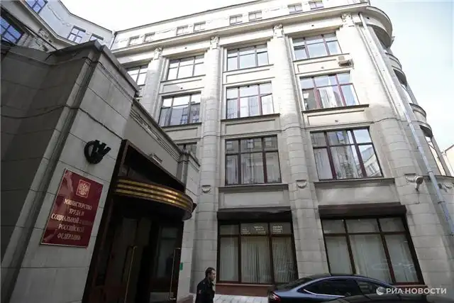 Минтруд предупреждает о росте затрат на жилье из-за сдвига границ молодежного возраста