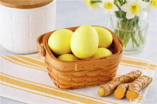 Сделайте Пасхальные яйца золотистыми с помощью куркумы - подробная инструкция для идеального окрашивания