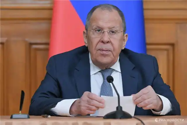 Лавров подчеркивает значение глубоких знаний для успеха в сегодняшнем мире