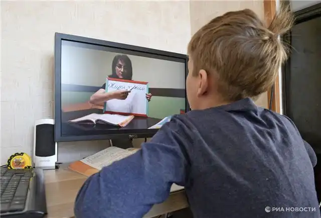 Половина родителей обучает детей сложным темам с помощью видео — новые данные исследования
