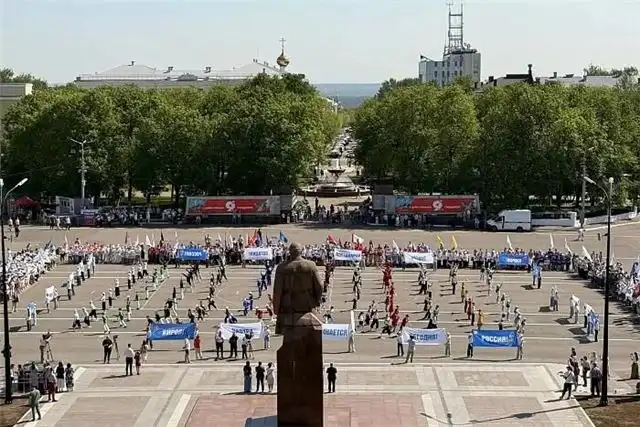 В Кирове состоялось дебютное шествие детских коллективов