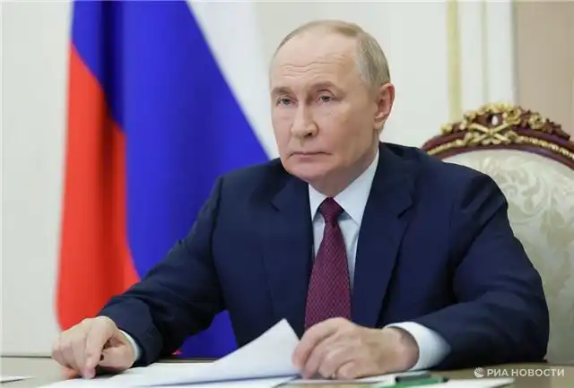 Путин обратился к выпускнику "Времени героев" Головину с просьбой выйти за рамки формализма