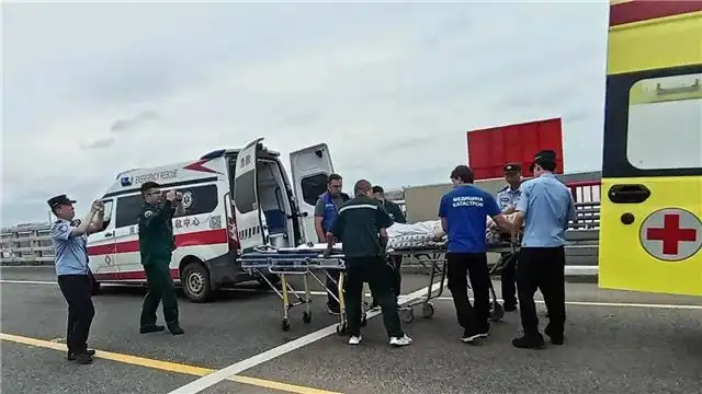 Спасённый на мосту через Амур гражданин Китая получил помощь от врачей в Приамурье