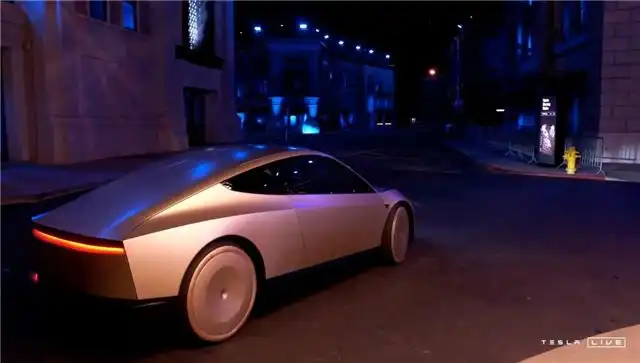 ABC - в США Tesla, вероятно движимая автопилотом, влетела в дом и ранила женщину