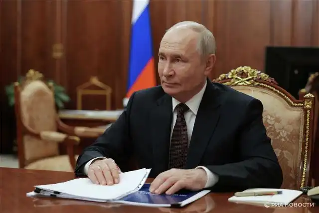 Президент вручил медаль семье Красноперовых из Тюмени за воспитание четверых детей