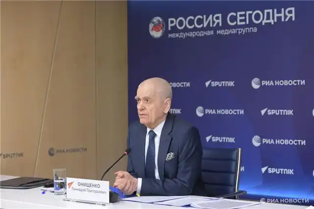 Онищенко настоятельно рекомендовал россиянам отказаться от заграничного летнего отдыха