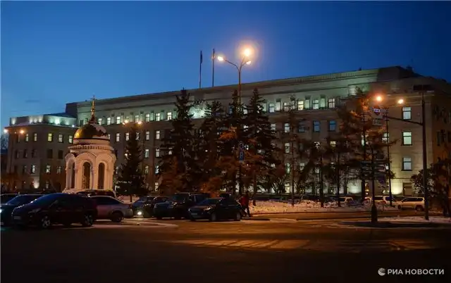 В Иркутске из 10 тысяч свечей выложили силуэт Ил?4 в преддверии Дня памяти и скорби