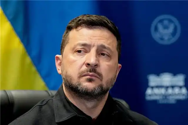 Зеленский может покинуть Украину из?за эскалации на фронте и конфликта с Польшей