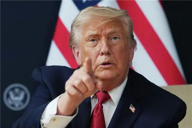 Дмитриев удивился, почему иск против Би-би-си подаёт именно Трамп