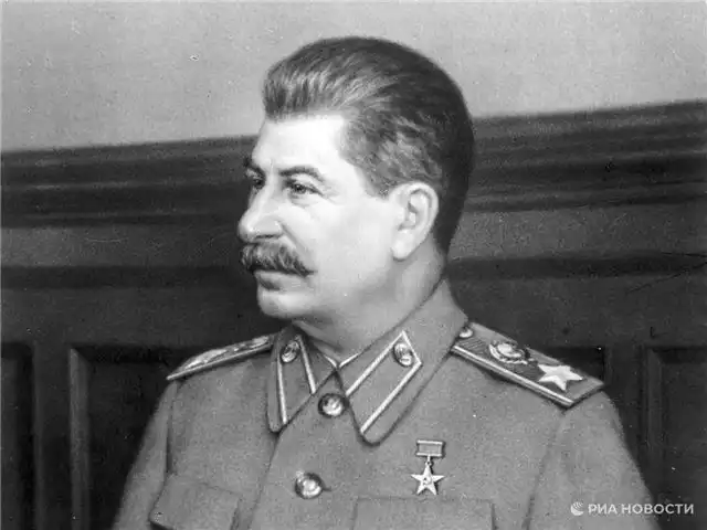 Матвеев - Сталин применил «дело Гесса», чтобы поставить Лондон на место