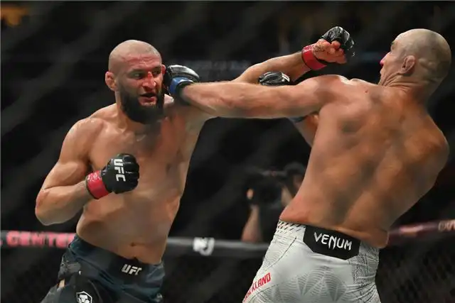 Стрикленд победил Хамзата Чимаева и забрал у него чемпионский титул UFC