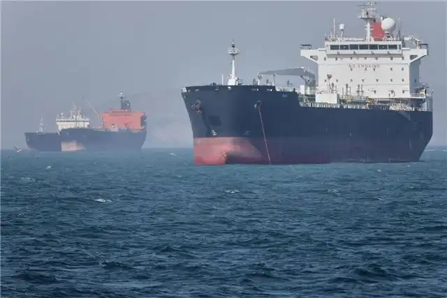Десятки миллионов баррелей иранской нефти застряли на танкерах в море — данные Bloomberg
