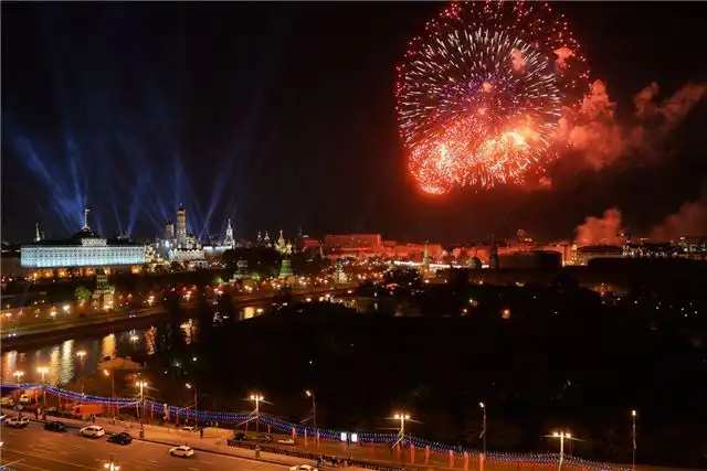 Фейерверк в честь Дня Победы 2026 года